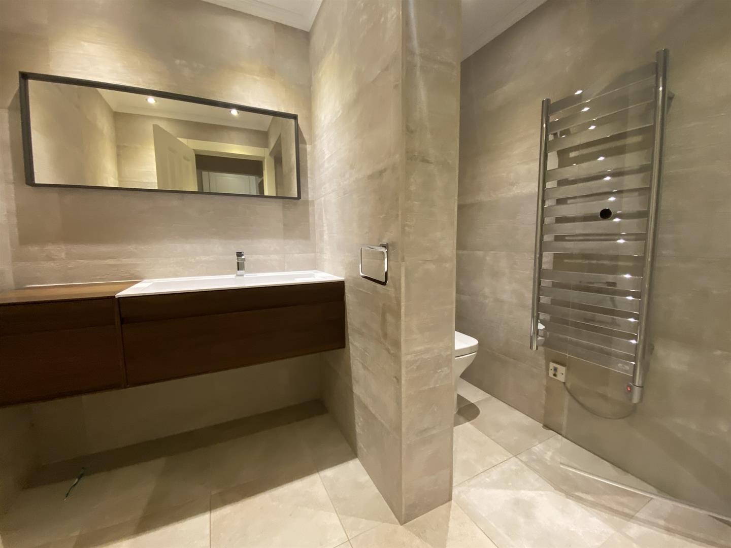 Image of House - 4 Bedrooms - 3 Bathrooms for Rental in South District-Gibraltar, Image 14